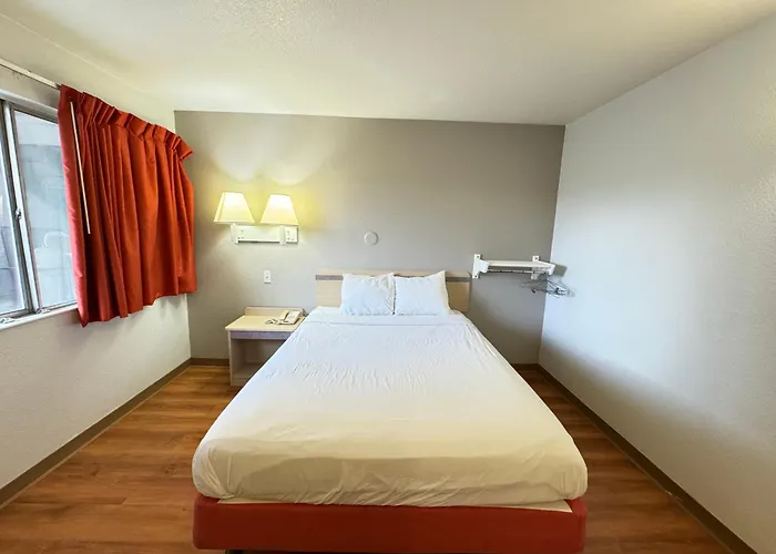 6 Wy Hotel 3*