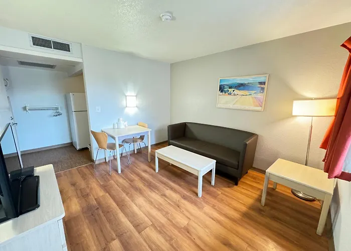 6 Wy Hotel Casper