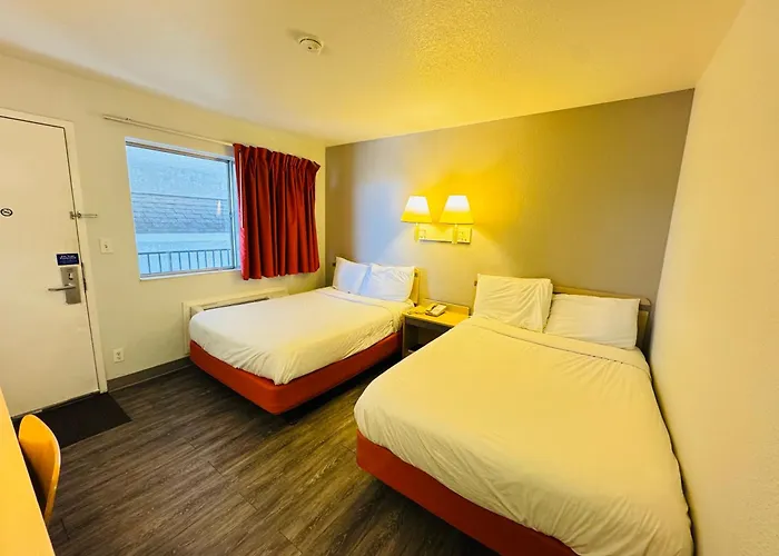 6 Wy Hotel