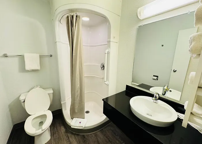 6 Wy Hotel 3*