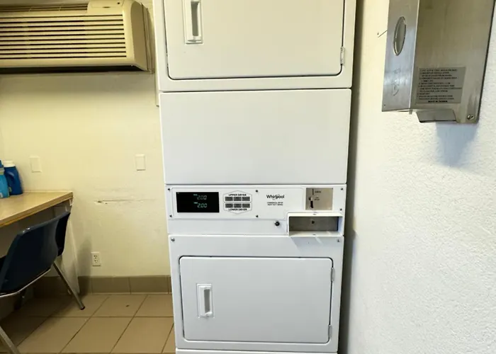 6 Wy Hotel
